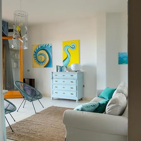 Casa Torregrande Fronte Mare Feriehus