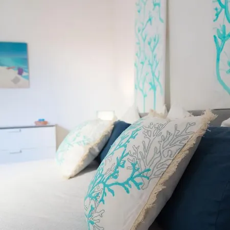 Casa Torregrande Fronte Mare Feriehus